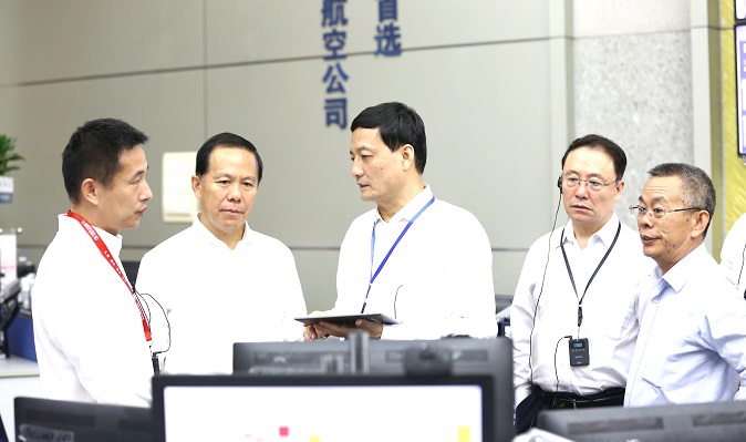 肖亚庆调研东航集团强调以优质服务和良好的经