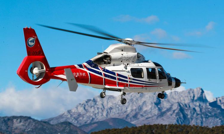 AC312E由中国航空工业集团公司旗下哈尔滨飞机工业集团有限责任公司自主研制，系国内首款具备优异高原性能的4吨级双发轻型民用直升机，于2015年启动研制工作，2016年7月首飞成功。（岳书华 摄）