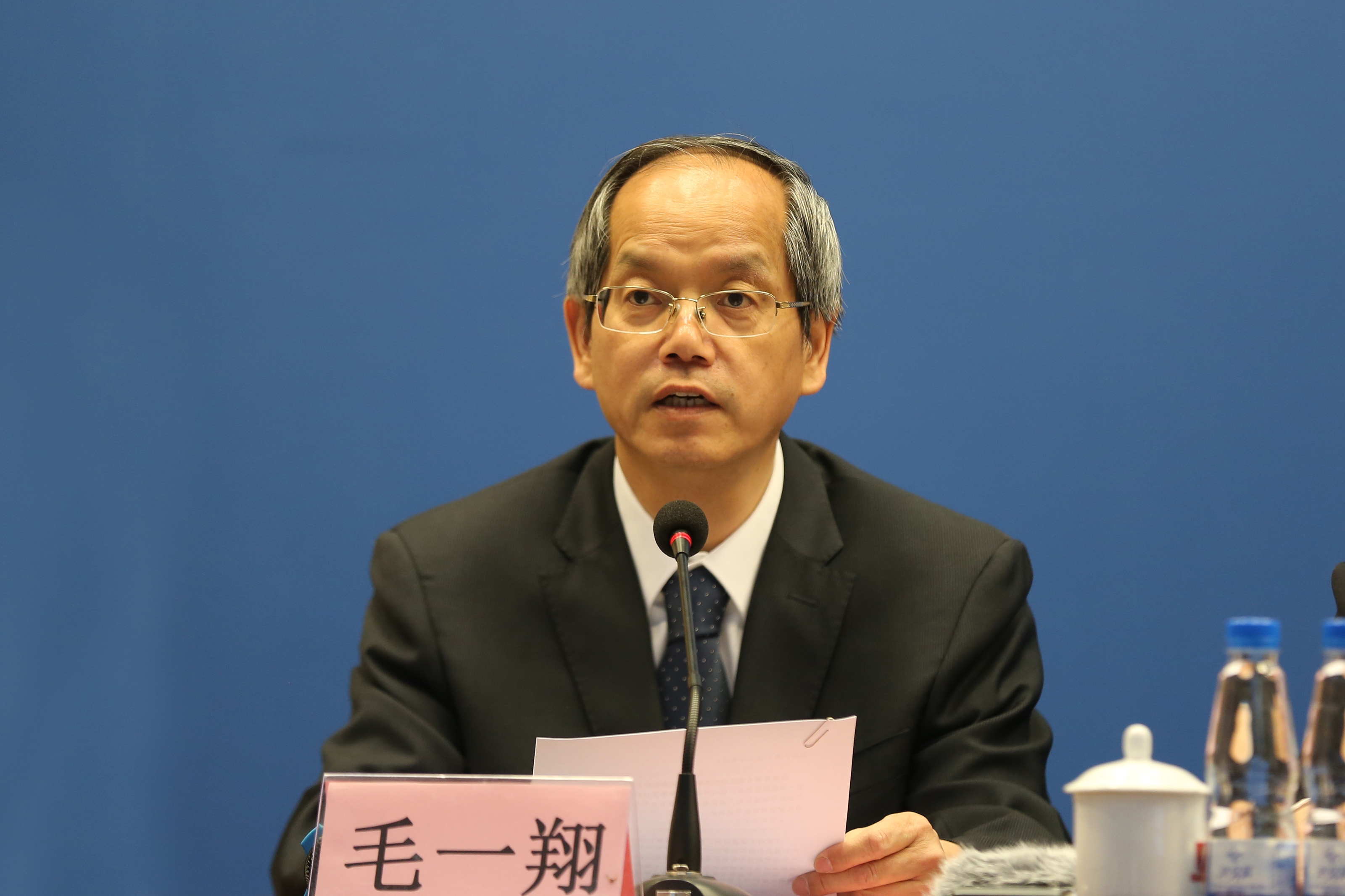 国务院国资委新闻中心主任毛一翔出席发布会。