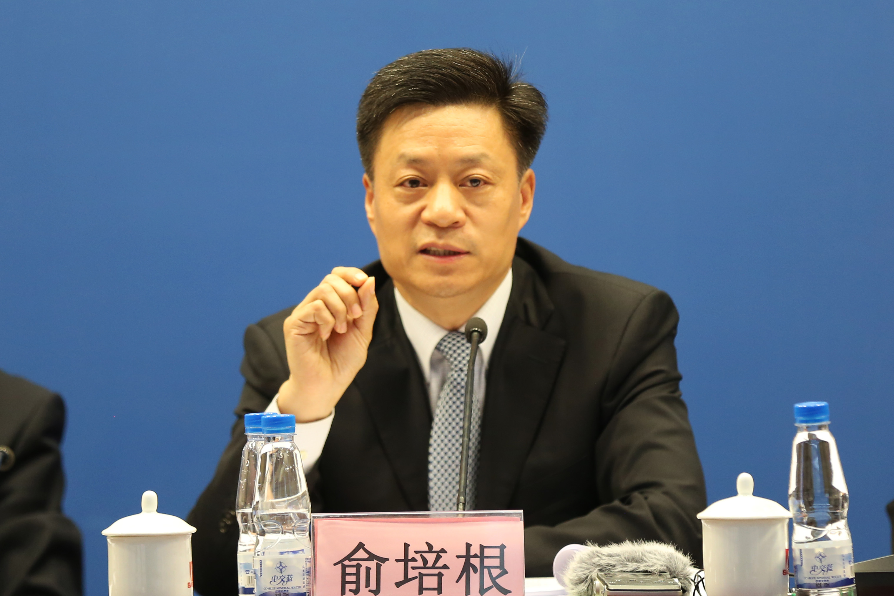 中国核工业集团公司副总经理俞培根在会上宣布，“华龙一号”核电站全球首堆示范工程（福建福清核电5号机组）基本完成主体工程，将于25日至26日择机完成穹顶吊装。