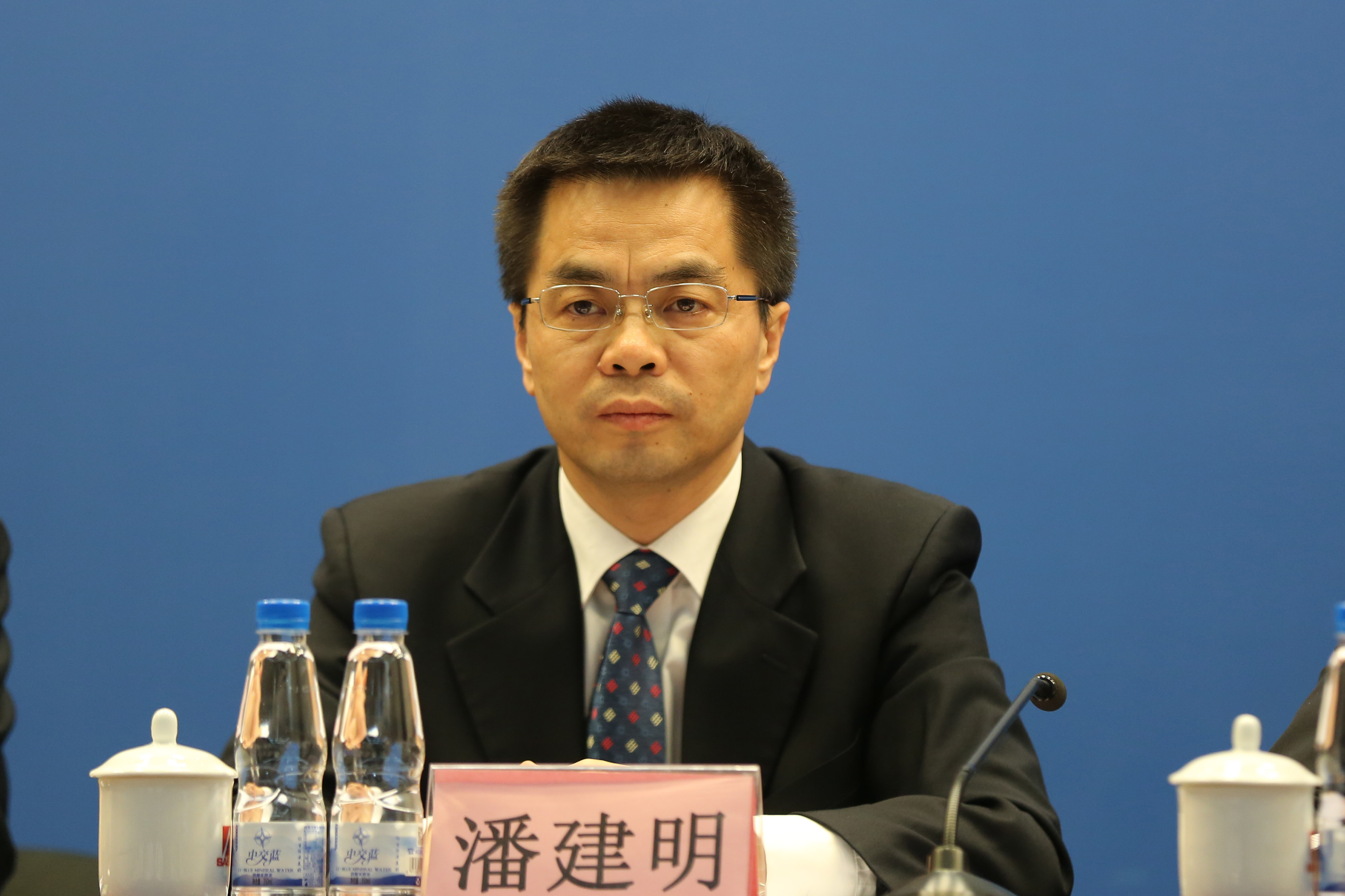 中国核工业集团公司董事会秘书、新闻发言人潘建明出席发布会。