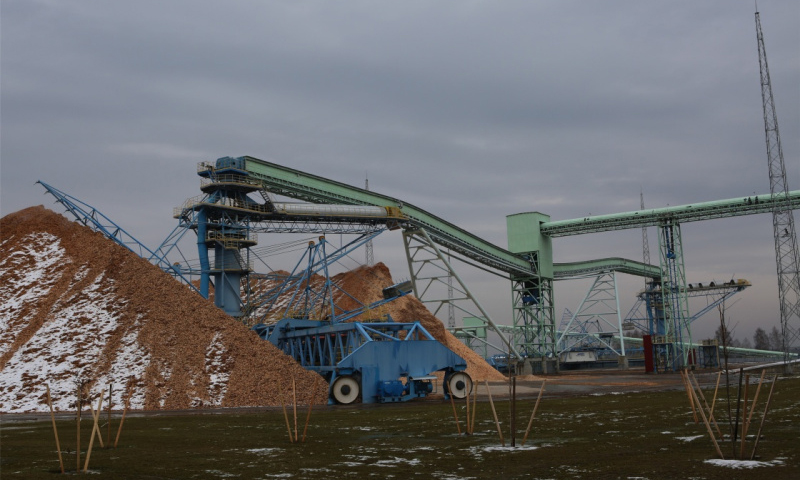 这是2017年12月9日拍摄的白俄罗斯斯维特洛戈尔斯克纸浆厂厂区内景。（新华社记者 魏忠杰 摄）