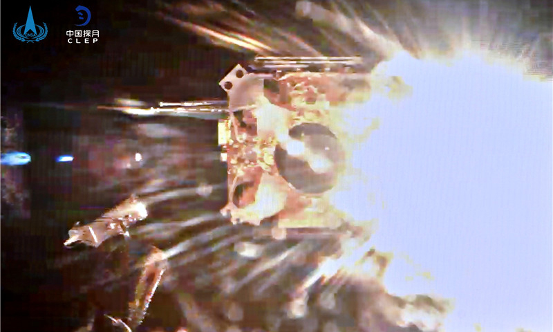 图为12月3日，在北京航天飞行控制中心拍摄的嫦娥五号上升器点火瞬间。新华社发