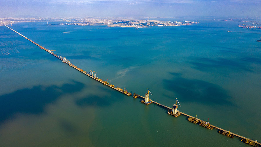 图为湄洲湾跨海大桥建设现场。（金伟 摄）