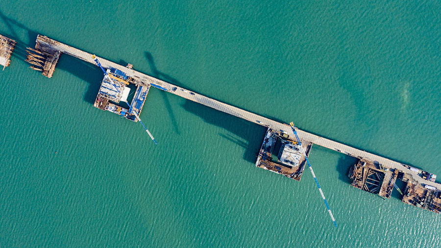 图为湄洲湾跨海大桥建设现场。（金伟 摄）