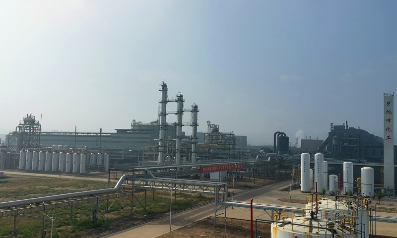 该项目位于位于乌兰察布市察哈尔右翼前旗天皮山工业园区。中国化学工程十三公司承建了该项目的设备、管道、电气、仪表安装，防腐、绝热施工。图为项目全景。
