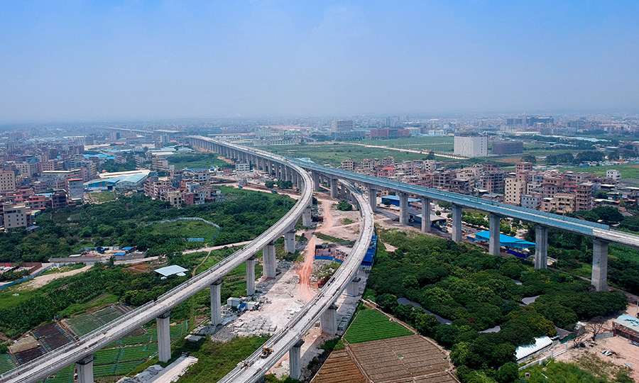 日前，由中国铁建所属中铁二十五局参建的珠三角城际广佛东环线全线所有桥梁主体工程完工。图为广佛东环已贯通桥梁。（蔡如锦 摄）