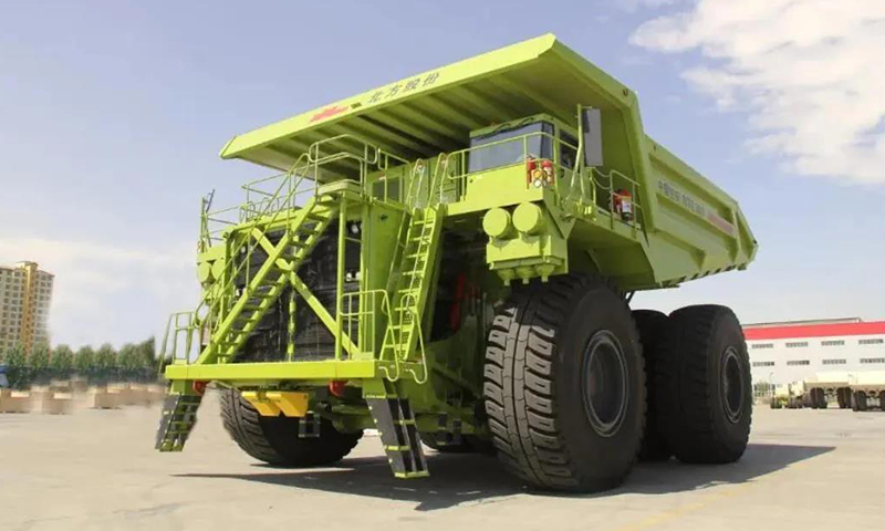 2020年，北方股份与澳大利亚公司签订NTE360A电动轮矿车采购合同，成功进入了全球矿业顶级的国际高端市场。为了把疫情耽误的进度抢回来，团队成员“火力全开”。