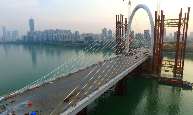 这是5月29日无人机拍摄的建设中的柳州白沙大桥。新华社发（黎寒池 摄）