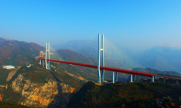 北盘江第一桥位于云南省和贵州省交界处，跨越北盘江大峡谷，是杭瑞（杭州至瑞丽）高速毕节至都格段的重点控制性工程。二航局负责大桥贵州岸施工，项目于2012年开工建设，2016年12月29日建成通车。大桥通车后，云贵两省又新增一条高速通道，从云南宣威到贵州六盘水车程由过去5小时缩短至1小时。