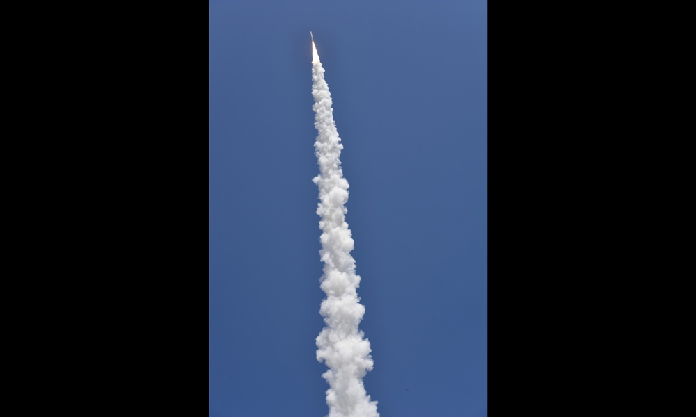 4月26日12时42分，我国在酒泉卫星发射中心用长征十一号固体运载火箭，采用“一箭五星”的方式成功将“珠海一号”02组卫星发射升空，卫星进入预定轨道。新华社发（汪江波 摄）