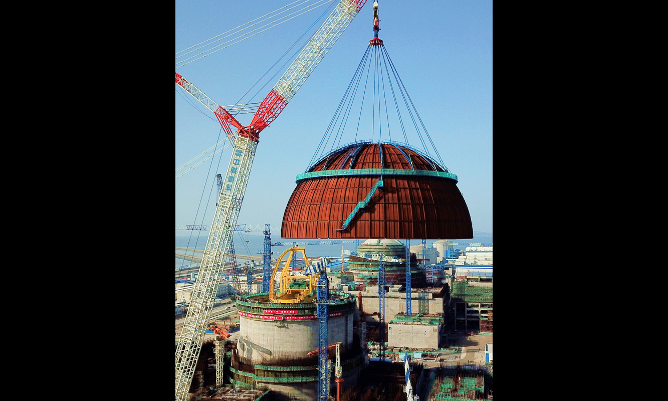 3月21日拍摄的中核集团福清核电6号机组反应堆穹顶吊装现场（无人机拍摄）。（新华社记者 魏培全 摄）