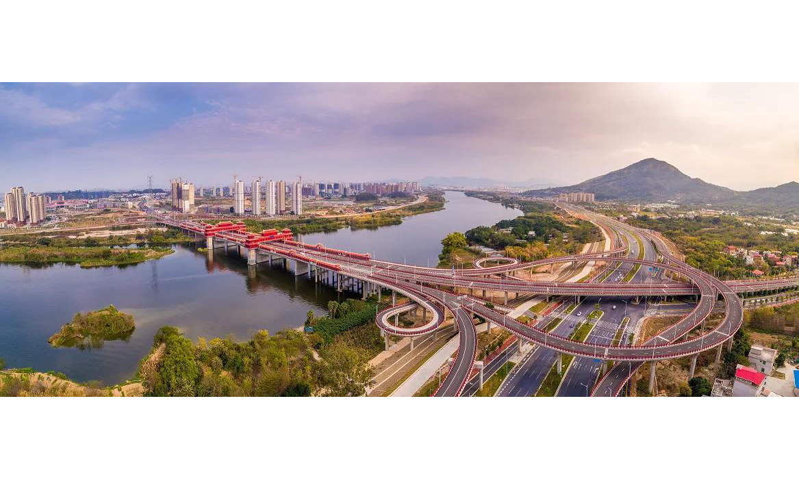 图为福建漳州金峰大桥全景。