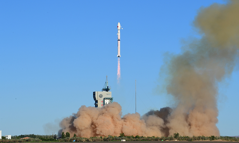 7月5日7时28分，我国在酒泉卫星发射中心用长征四号丙运载火箭，成功将风云三号05星送入预定轨道，发射任务获得圆满成功。新华社发（汪江波 摄）