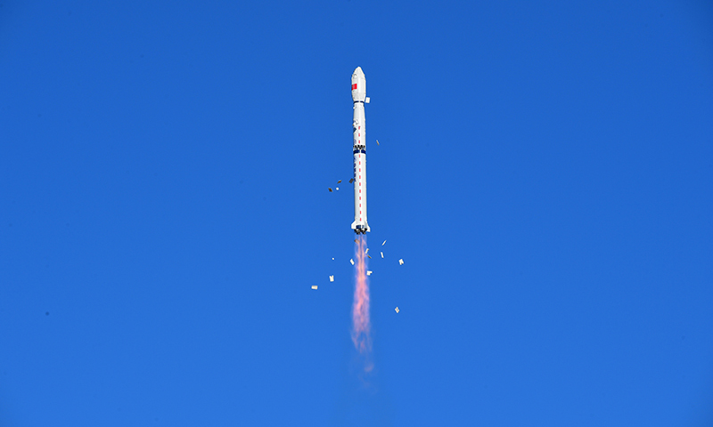 7月5日7时28分，我国在酒泉卫星发射中心用长征四号丙运载火箭，成功将风云三号05星送入预定轨道，发射任务获得圆满成功。新华社发（汪江波 摄）