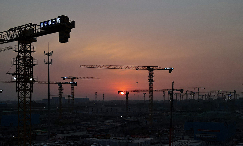 图为7月1日，晨光下的雄安新区容西片区建设现场。（新华社记者 金皓原 摄）