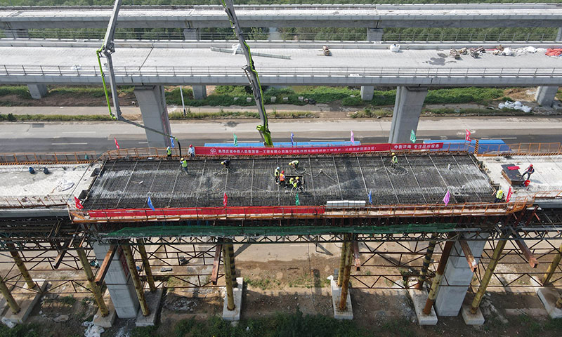 图为8月30日拍摄的施工中的滁宁城际铁路一期工程。（新华社记者 刘军喜 摄）