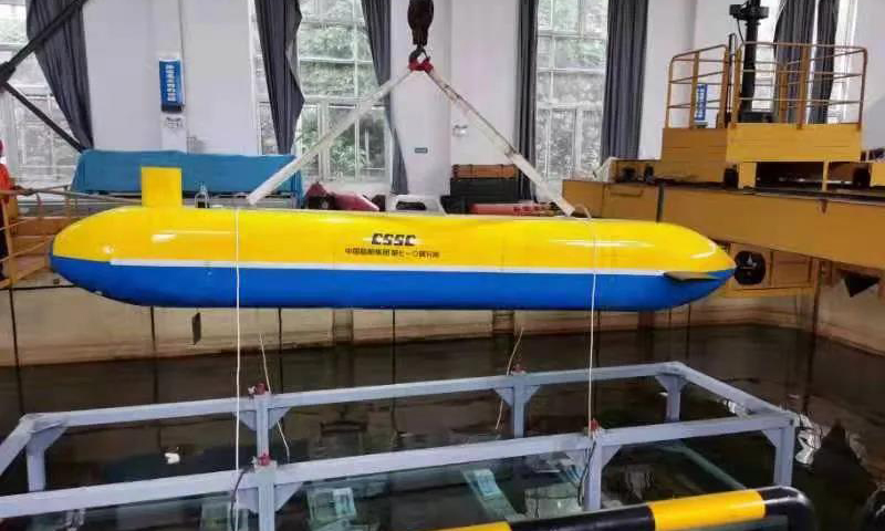 本次海试中，全海深无人自主潜航器先后完成多次下潜航行试验，具备水下自主定深及定高航行、区域自主巡航、全海深视频摄像、温盐剖面观测等功能，是目前国内航速最快、续航里程最长的全海深无人自主潜航器。2019年，七一〇所承担了山东省重大科技创新工程专项项目“面向复合双功能的万米AUV核心关键技术研究”，主要任务目标为研制一台全海深无人自主潜航器，并完成万米级海上验证试验。