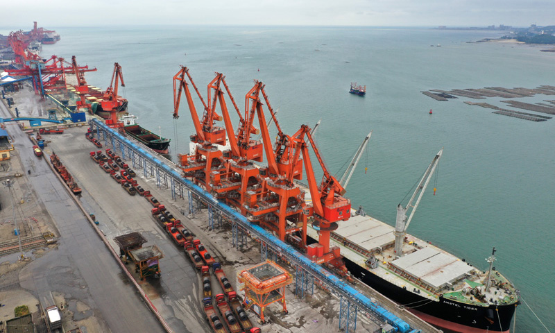 图为拍摄的广西北部湾港防城港区一景（无人机照片）。（新华社记者 陆波岸 摄）