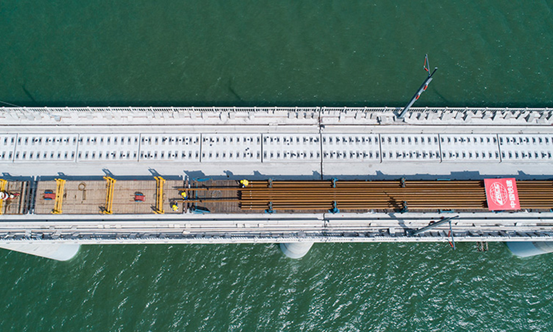 图为建设中的新建福厦铁路湄洲湾跨海大桥（无人机照片）。