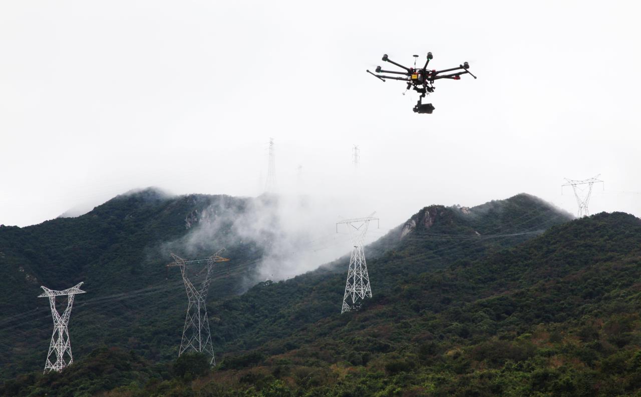 2017年7月1日，南方电网通过无人机巡线助力香港回归20周年大会保供电。