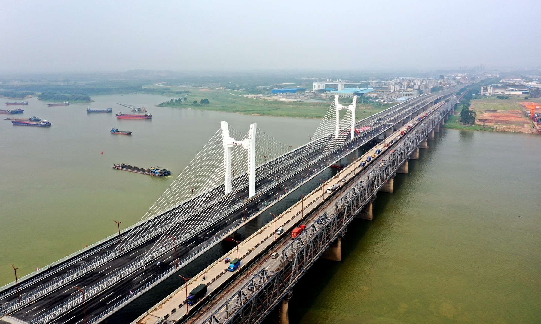 9月21日，由中国中铁旗下中铁一局承建的肇庆东进大道三期工程马房特大桥正式建成通车，肇庆东进大道全线贯通。