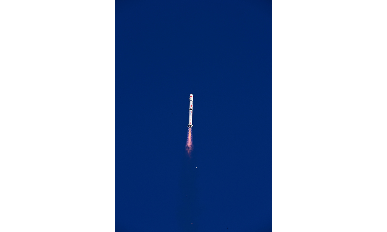 12月12日16时22分，我国在酒泉卫星发射中心使用长征四号丙运载火箭，成功将试验二十号A/B星发射升空，卫星顺利进入预定轨道，发射任务获得圆满成功。新华社发（汪江波 摄）