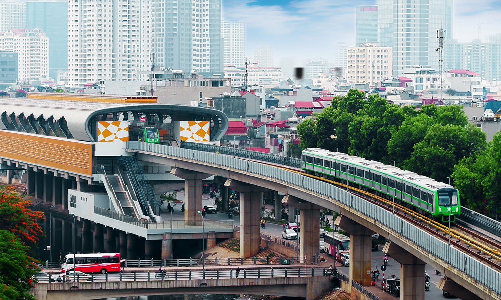 中国中铁承建的越南河内轻轨（吉灵—河东）是越南第一条城市轻轨，也是“一带一路”倡议与越南“两廊一圈”规划对接的示范工程。该项目是中越互利务实合作稳步前进的桥梁和纽带，构建了良性互动的“走出去”生态圈，让“中国制造”“中国名片”再次闪耀国际舞台。