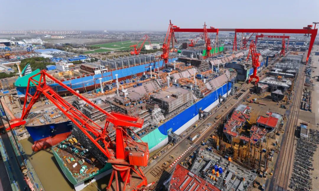 2024年是沪东中华实施LNG运输船建造产能倍增战略的关键提升年。目前，该公司同时在建的LNG运输船数量达到16艘，全年计划完工8艘，力争创造中国船企LNG运输船年度完工交船新纪录。