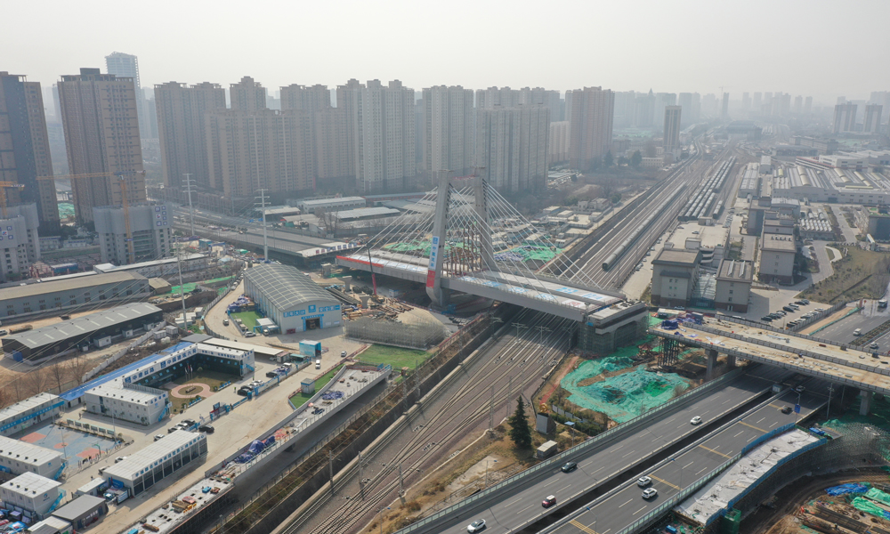 西安幸福路北延伸工程是连接幸福北路与广运潭大道的核心纽带，是西安市重点市政工程、民生工程，“七横十纵”快速路网的重要组成部分。项目建成通车后，市民驾车从幸福路到广运潭大道，将由原来的20分钟缩短至5分钟，有助于完善西安市城东综合交通体系、缓解东二环压力，助力地方经济社会高质量发展。 