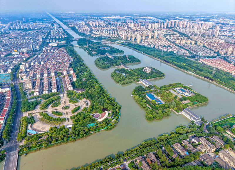 这是位于江苏省扬州市江都区的南水北调东线源头江都水利枢纽（7月6日摄，无人机照片）。新华社发（任飞 摄）