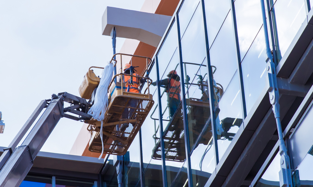 从开工到竣工，该项目仅用时17个月，相比同类型机场项目工期缩短近40%。在建设过程中，中建三局充分运用5G、云计算、大数据等技术，实现对工程的高效管理和精准控制，借助三维激光扫描等智能建造先进技术，高质高效推动项目建设。