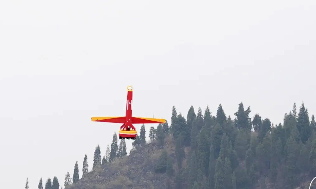 本次任务依托“文鳐”智慧管控系统与“云影”实时监控、精准定位、情报实时传送的全流程闭环巡查，构建起“低空+生态+治理”智慧防护网，推动森林防护从人力巡查转向空地协同，有效破解山区巡防难点，助力森林防火实现从“被动处置”到“主动预警”的转变。该体系还可拓展应用于农作物监测、防溺水、应急救援等场景，实现多维赋能。