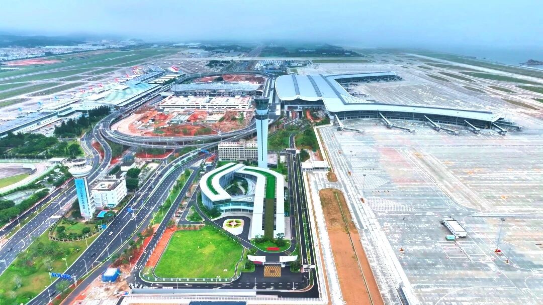 作为国家“十四五”民航重点工程和福建省重大民生工程，该项目以“千秋福韵、丝路帆远”为设计主题，巧妙提取闽都古厝马鞍墙等本土文化元素，让厚重的闽地文脉巧妙融入现代化空港建筑。