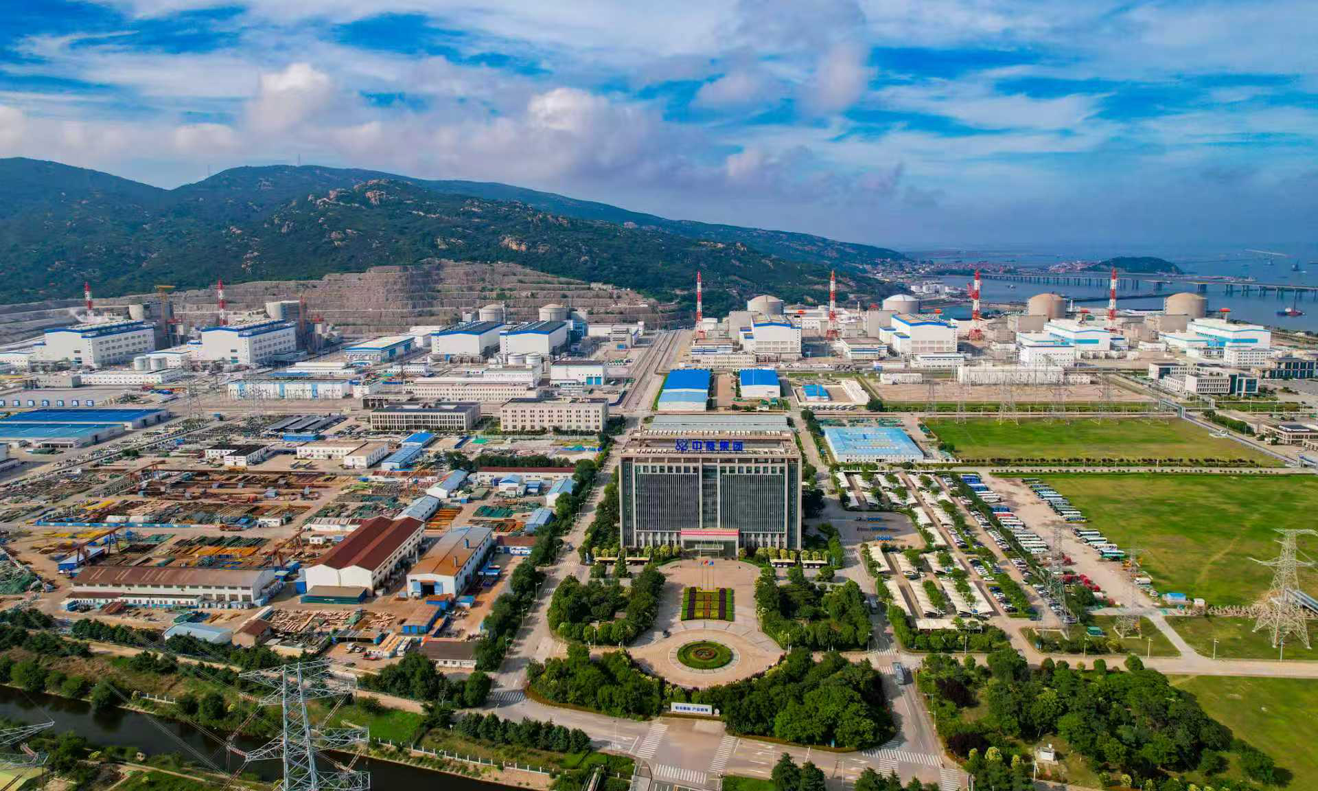 据了解，田湾核电基地计划建设8台机组，1-6号机组已安全稳定发电超5500亿千瓦时，7号机组预计在年内投入商运。