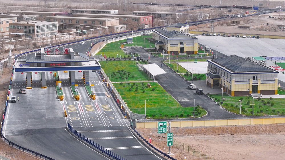 项目通车后，大幅提升了和静县、焉耆回族自治县、库尔勒市、尉犁县三县一市间的通行效率，为连接南北疆的乌尉高速全线通车打下坚实基础。