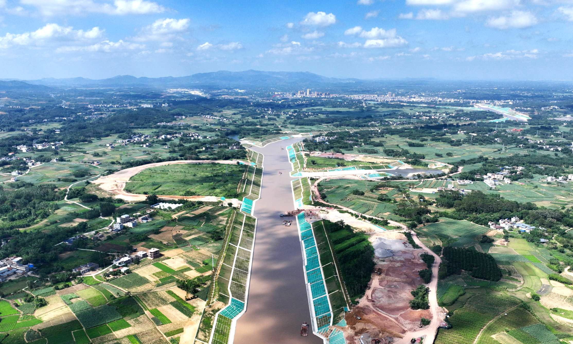 平陆运河全线通水 西南开辟江海直连通道