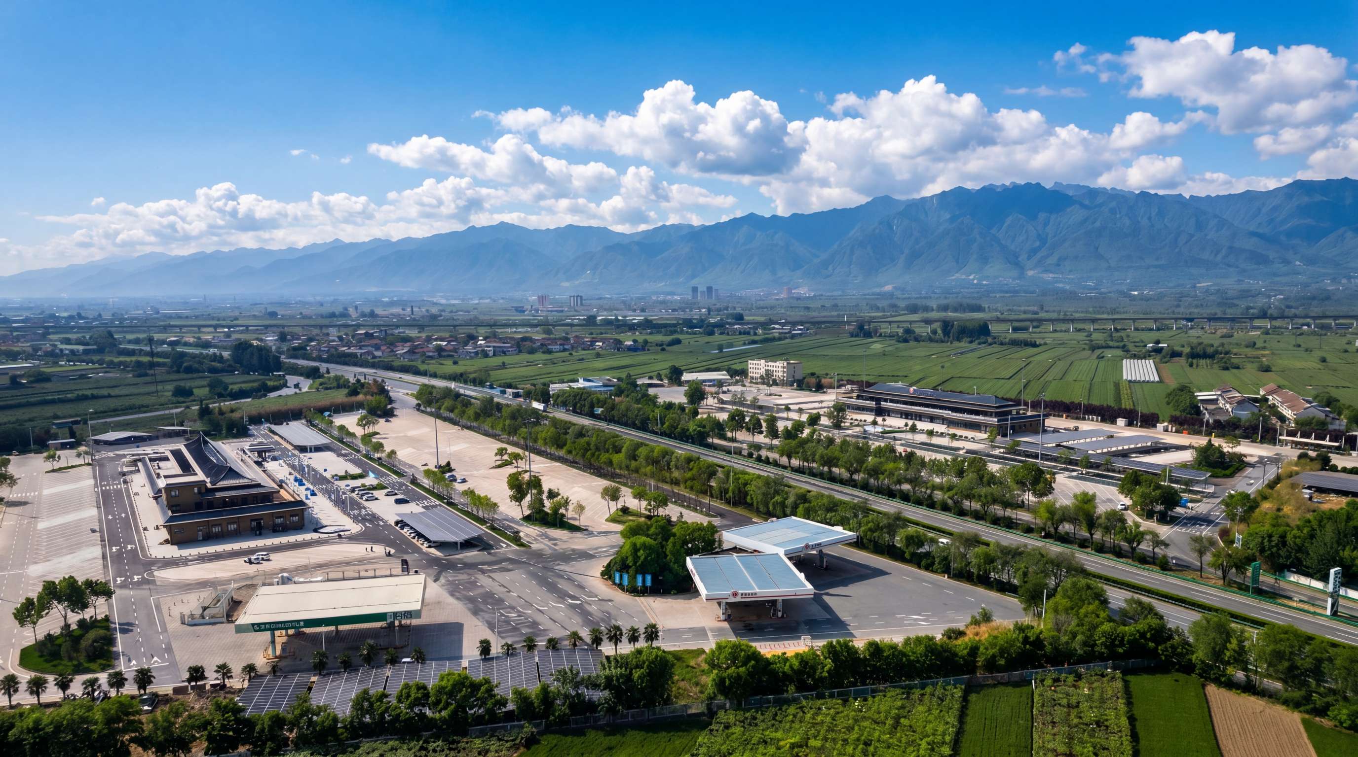 经测算，眉县服务区全年发电量达301万度，年用电量约200万度，发电量完全覆盖用电需求，实现100%清洁能源自给。富余电力可全额并网，实现绿色电力的高效利用与社会化共享，年均可减少碳排放1791吨，推动区域能源结构向清洁低碳转型。
