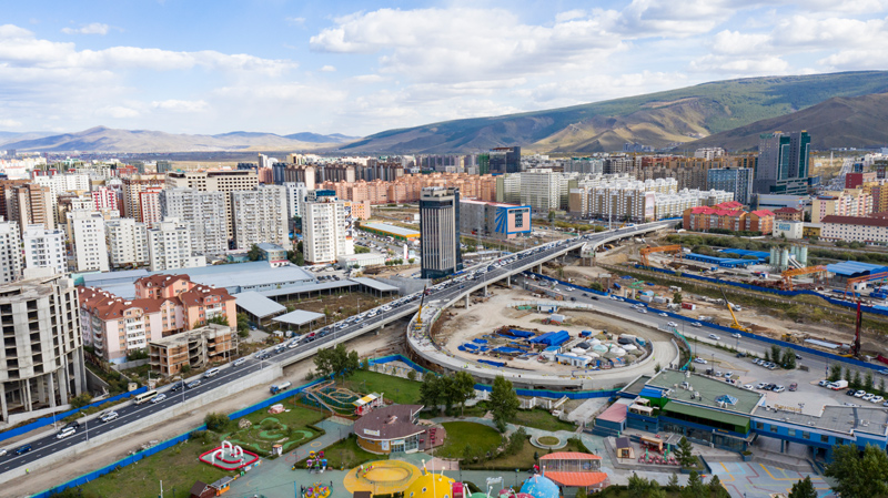 图为9月15日在蒙古国首都乌兰巴托航拍的该国最大互通立交桥。新华社发（徐彬摄）