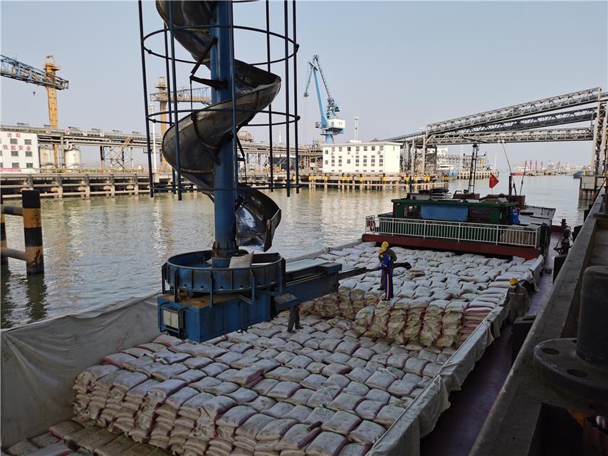 中储粮紧急驰援8000多吨豆粕 缓解湖北养殖企业“断粮”危机-国资论坛