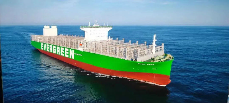 中国首艘全球最大超大型集装箱船在沪交付