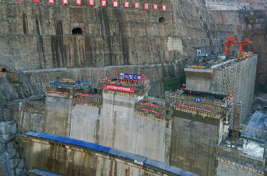 白鹤滩水电站大坝首批坝段浇筑到顶-国资论坛