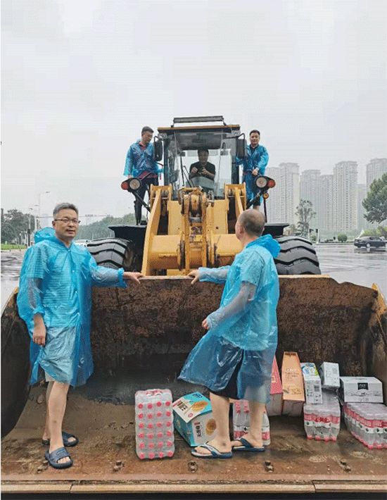 中国铁建员工昼夜奋战救助被困群众-国资论坛