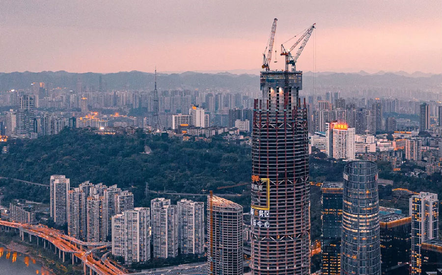 458米重庆在建第一高楼封顶 中国建筑刷新山城天际线