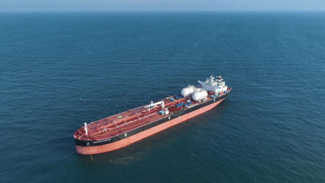 外高桥造船第四艘11.9万吨阿芙拉型LNG双燃料动力成品系列油轮命名交付