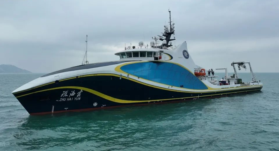 中国船舶集团建造的全球首艘智能型无人系统科考母船“珠海云”正式交付使用