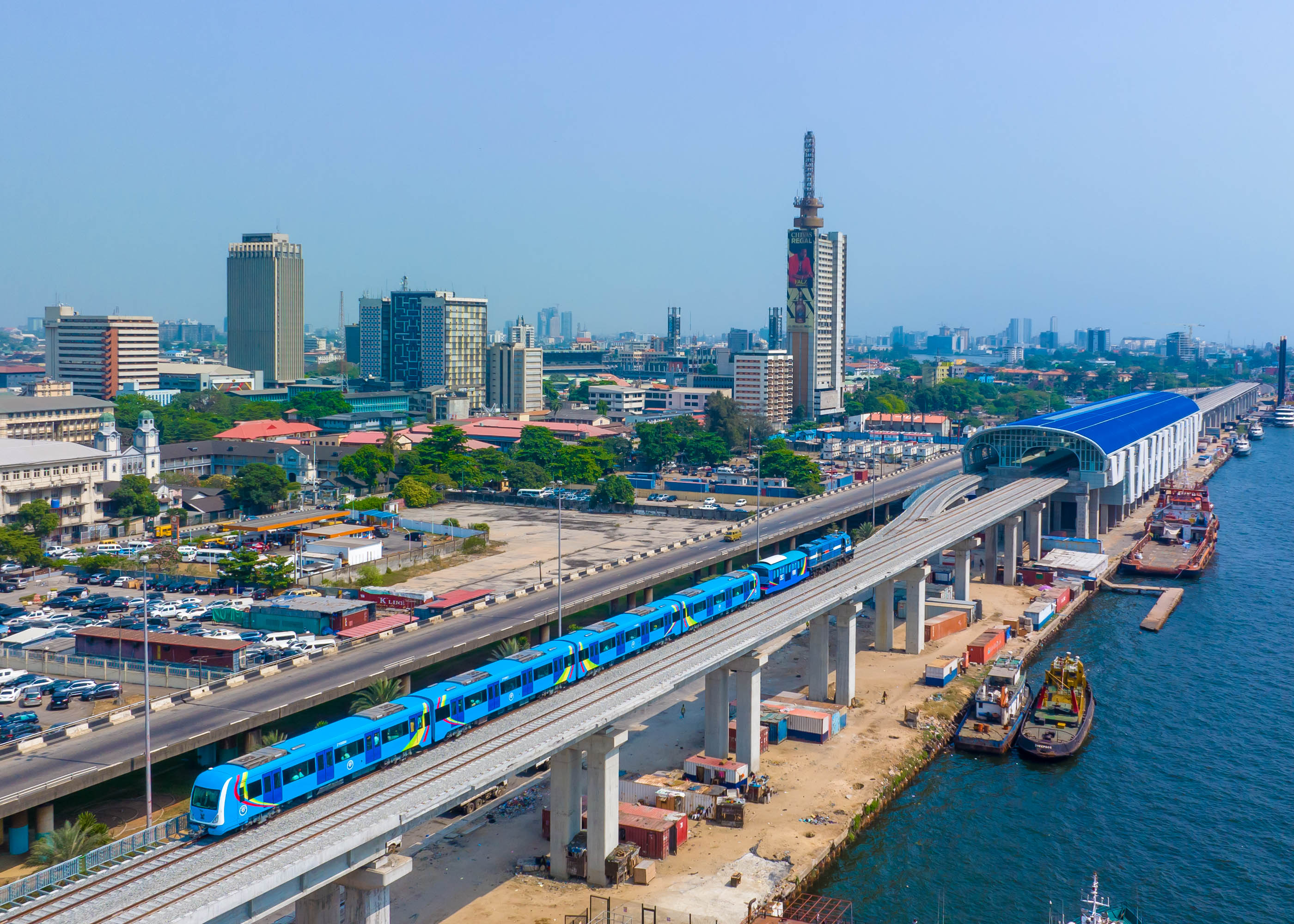 西非首条电气化轻轨正式通车 中国土木承建