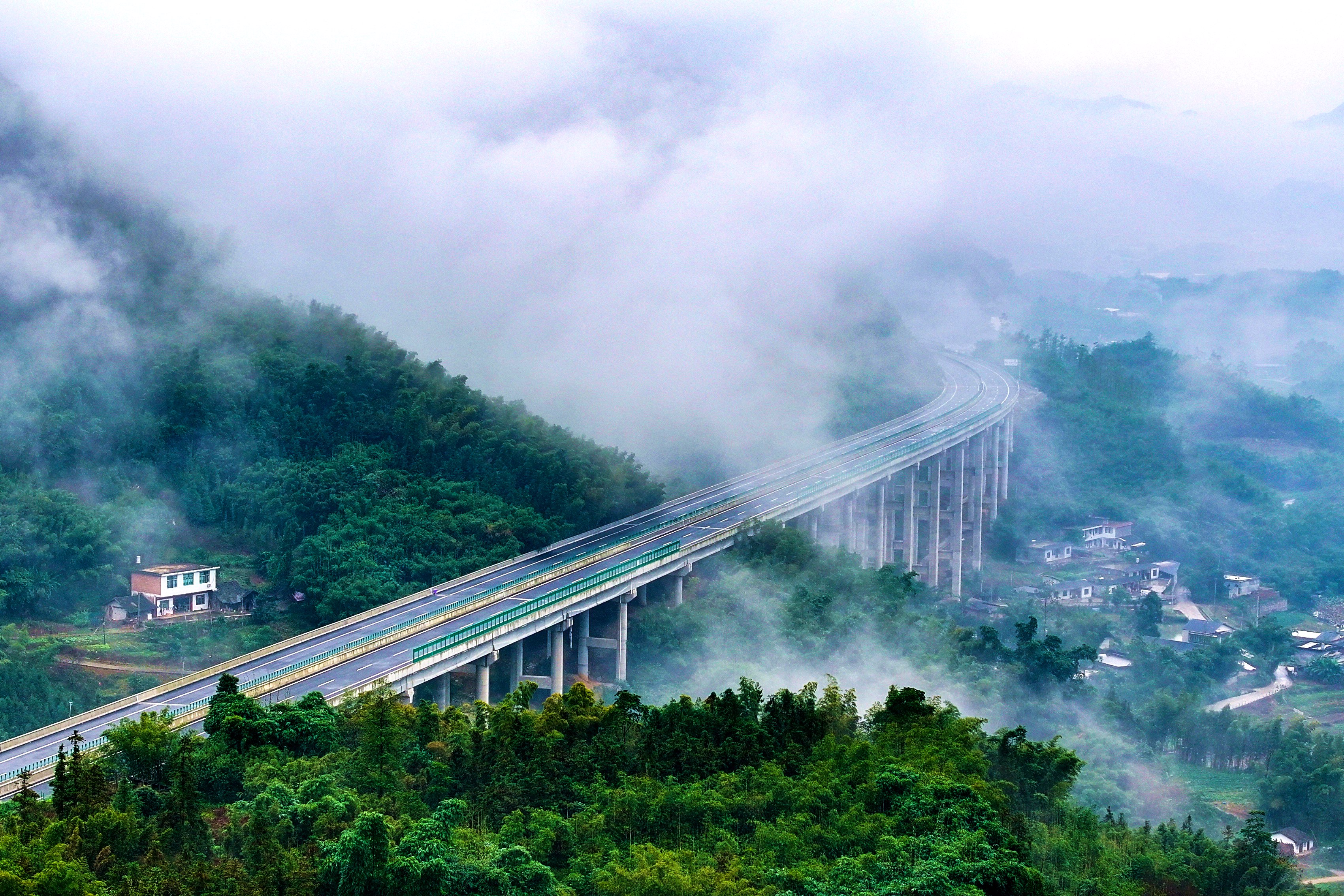 宜威高速公路和谐寺大桥.jpg