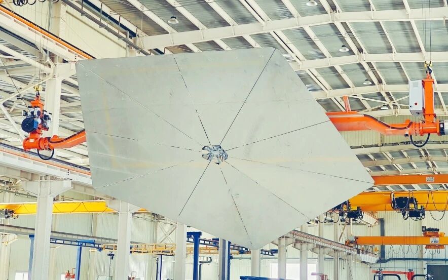 全国首条抗超高风速定日镜产线建成(图1)