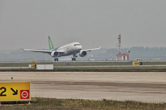 我国自主研制C919大型客机在上海圆满首飞-国